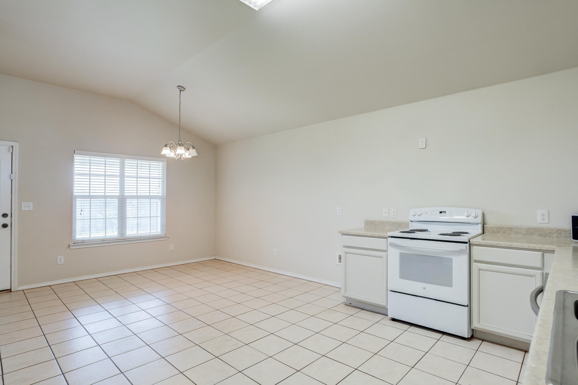 7033 94th Street Lubbock, TX 79424 - Photo 9 of 31 DSC01052_3_4_5_6