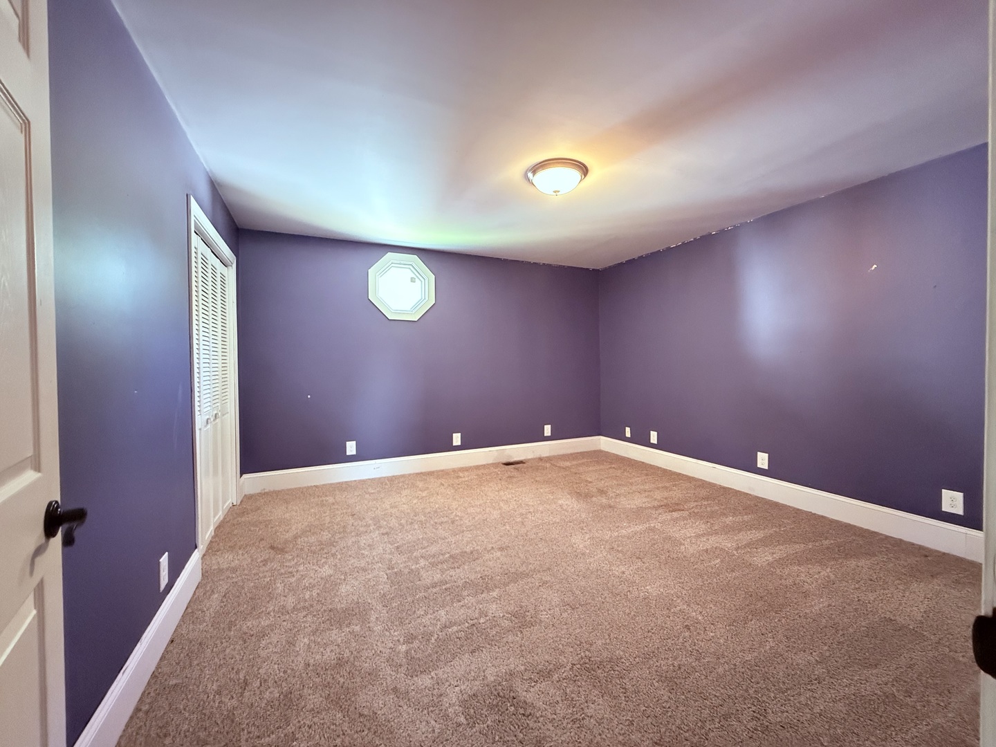 402 North Madison Street Clinton, IL 61727 - Photo 13 of 24 an empty room with a window