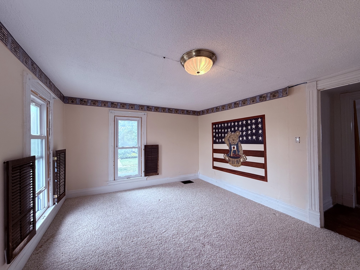 402 North Madison Street Clinton, IL 61727 - Photo 22 of 24 an empty room with windows and cabinet