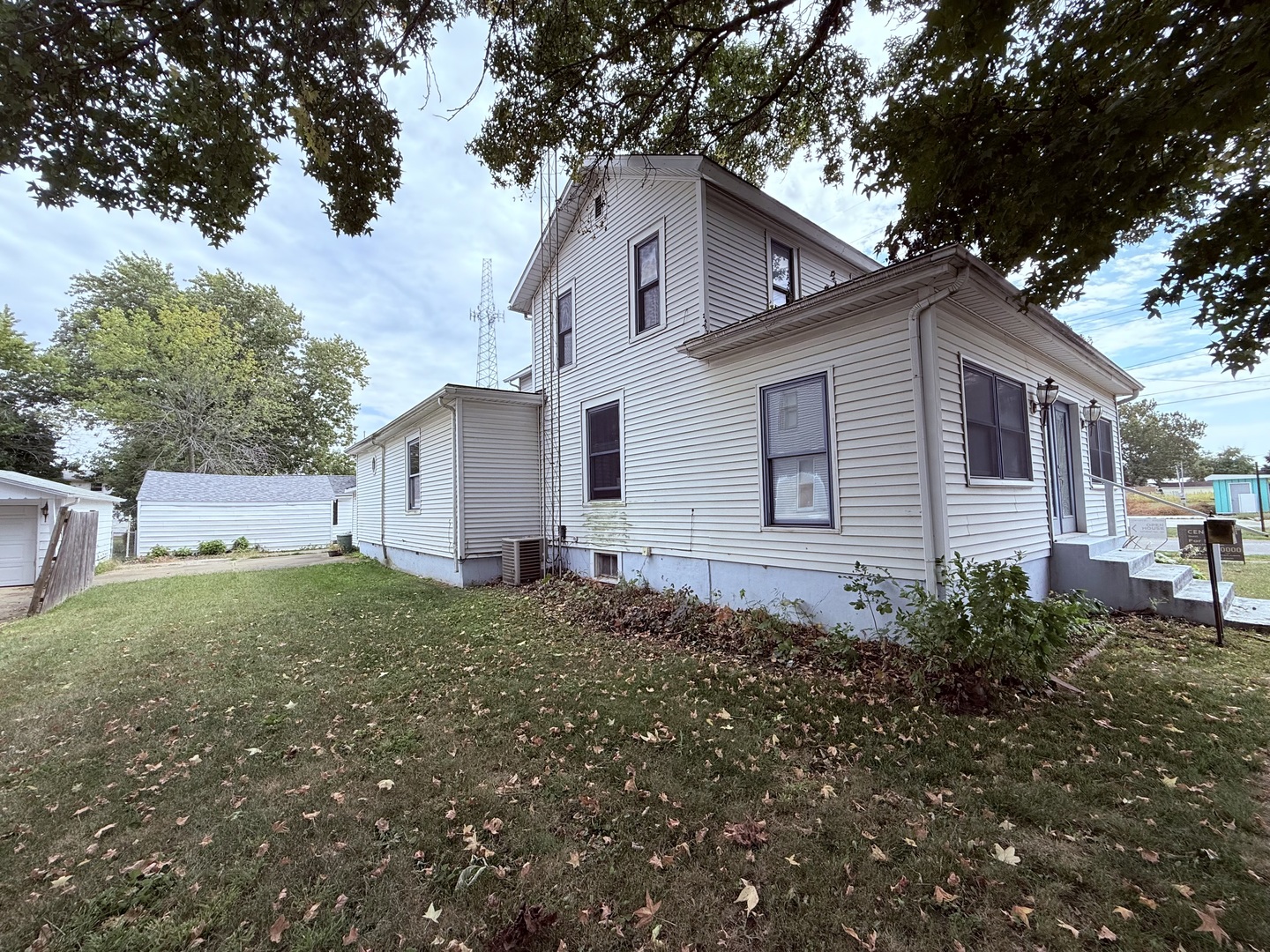 402 North Madison Street Clinton, IL 61727 - Photo 23 of 24 a view of a house with a yard