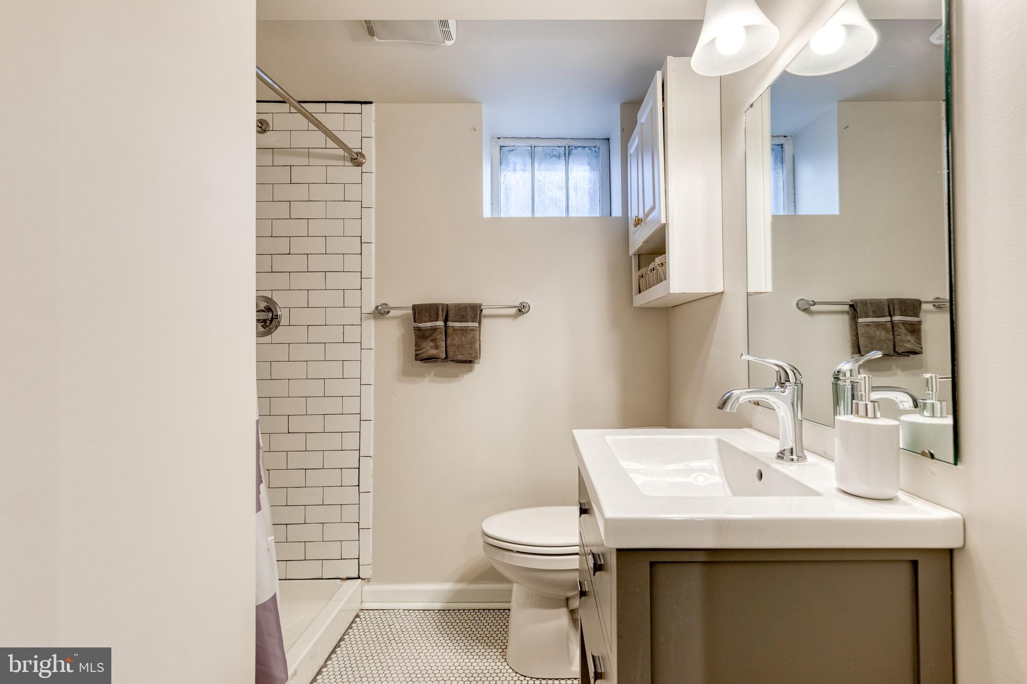 217 Dunkirk Road Baltimore, MD 21212 - Photo 27 of 31 Lower level full bath