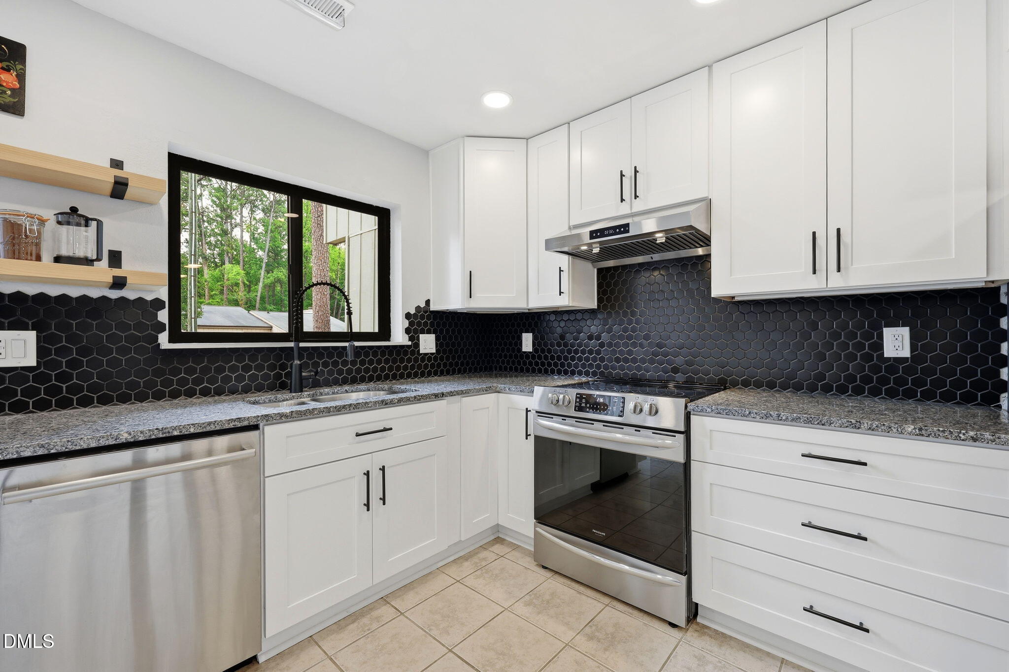 5019 Tall Pines Court Raleigh, NC 27609 - Photo 6 of 30