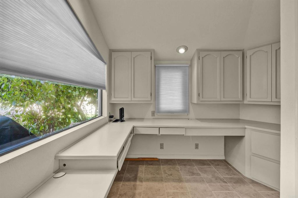 202 Pointing Rock Drive, Unit 4 Borrego Springs, CA 92004 - Photo 10 of 27 a bathroom with a tub sink and mirror