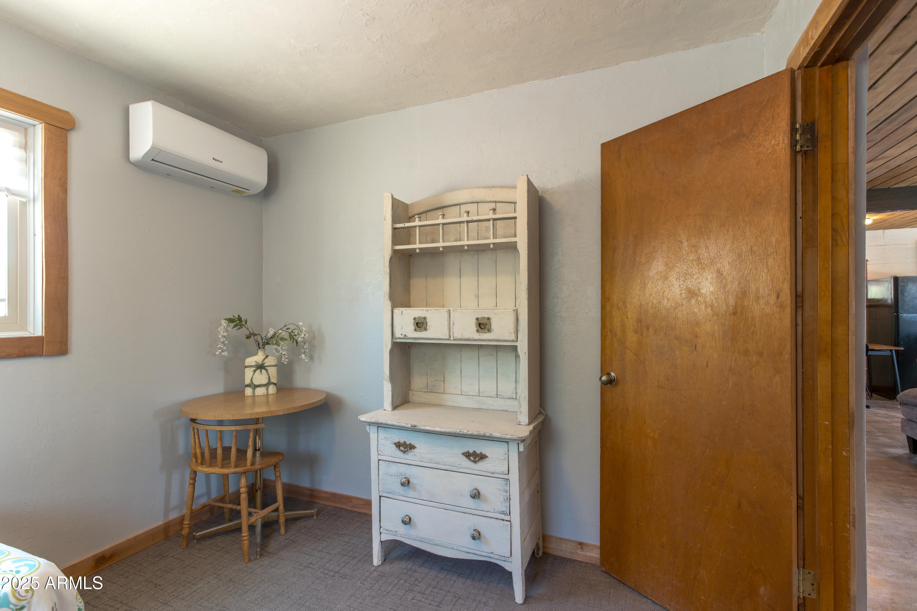 208 Hereford Road Bisbee, AZ 85603 - Photo 24 of 41 a room with a table and chairs