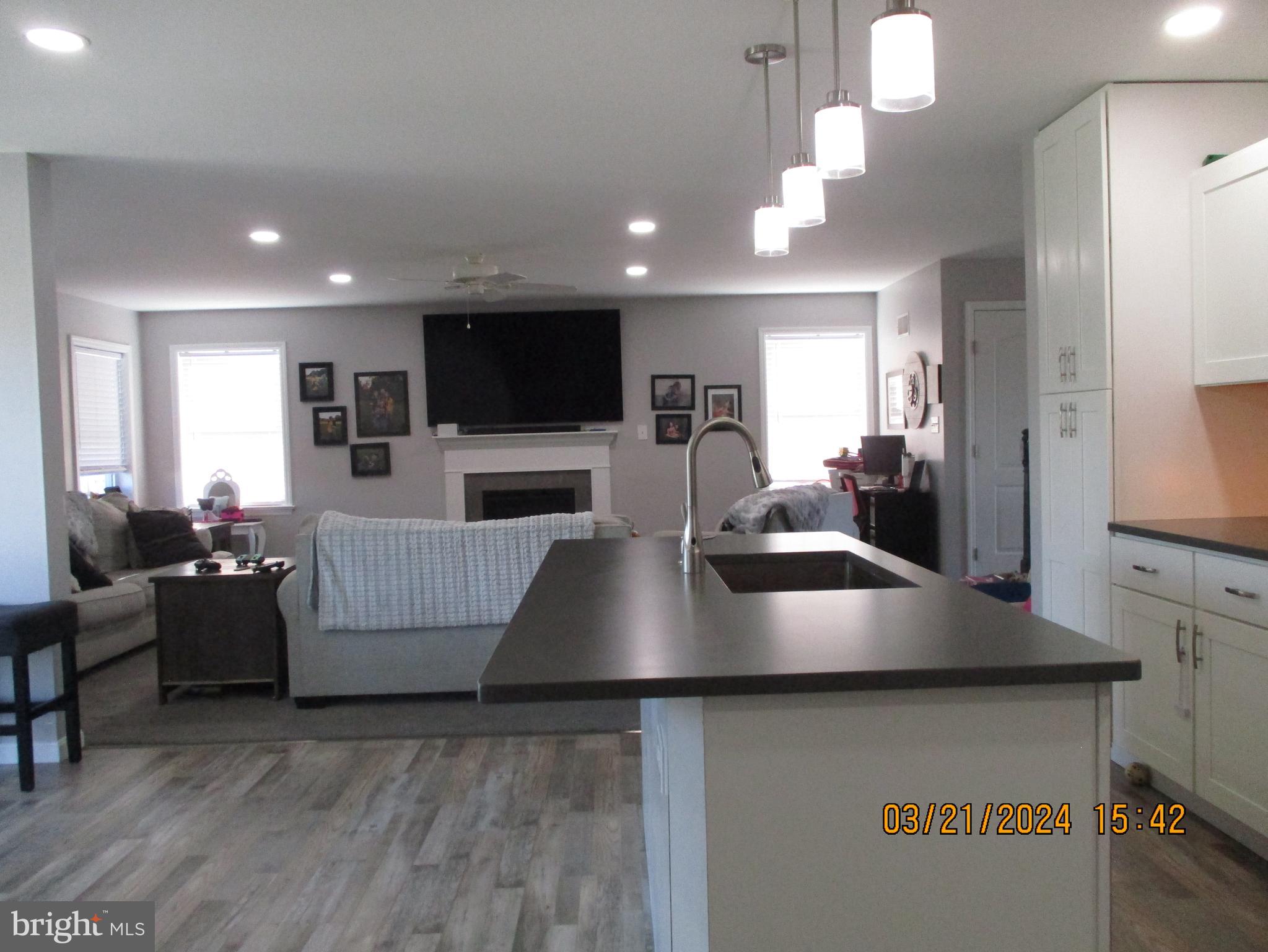 1014 Hoffman Road Windsor, PA 17366 - Photo 15 of 76 Breakfast bar