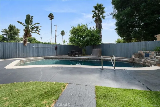 a view of a backyard with plants