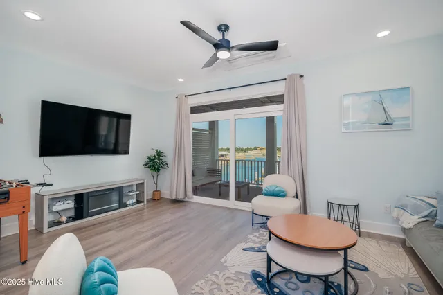 $858,000 | 200 Olde Towne Yacht Clb Drive, Unit 32, Beaufort, NC 28516