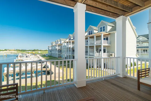 $858,000 | 200 Olde Towne Yacht Clb Drive, Unit 32, Beaufort, NC 28516