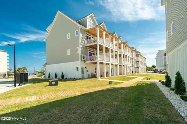 $858,000 | 200 Olde Towne Yacht Clb Drive, Unit 32, Beaufort, NC 28516