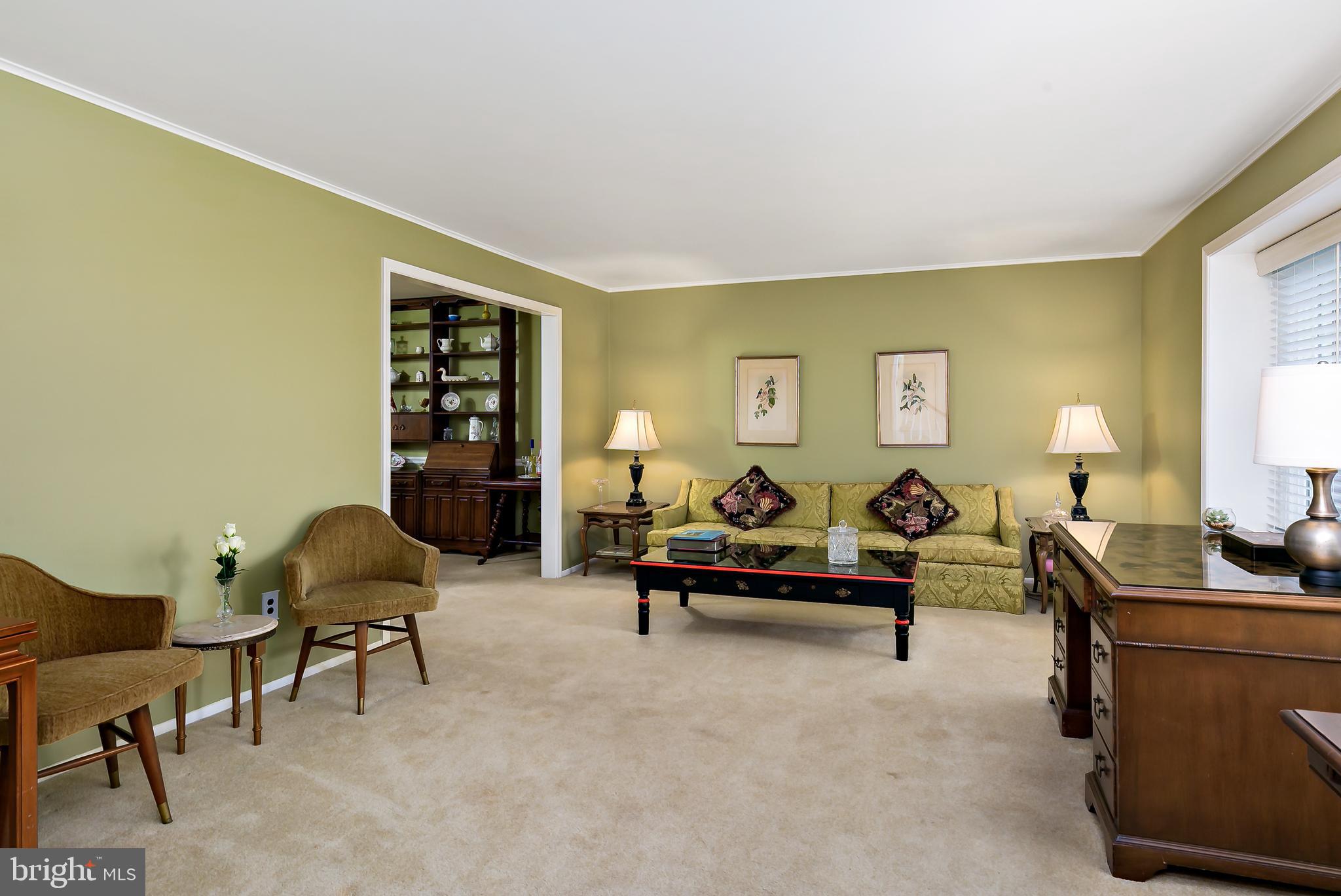 110 Coopers Kill Road Delran, NJ 08075 - Photo 4 of 23 Living Room