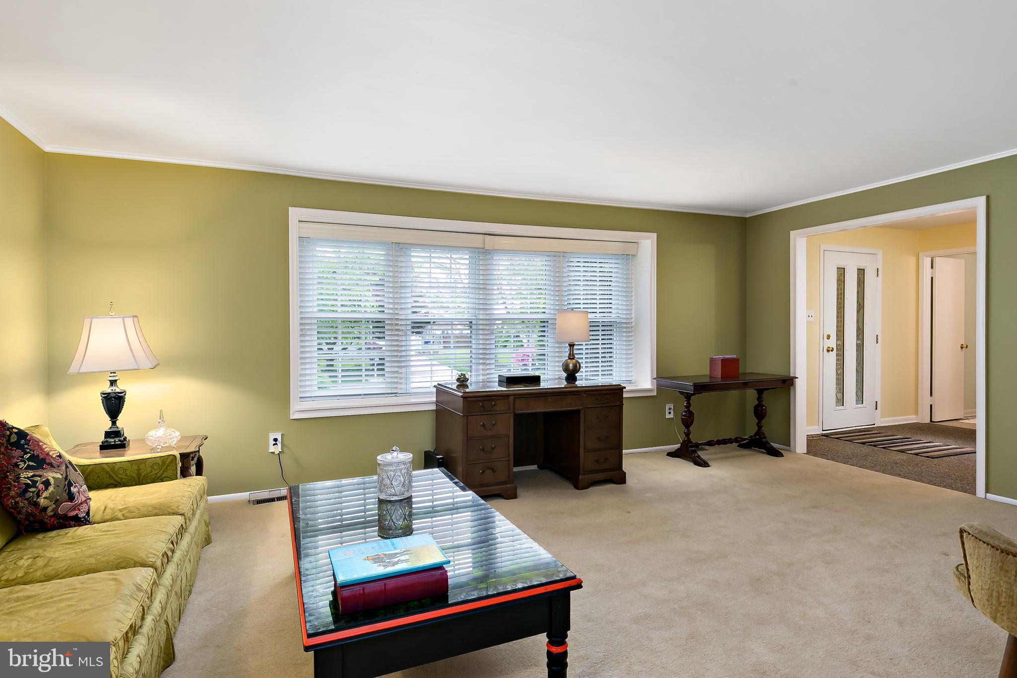 110 Coopers Kill Road Delran, NJ 08075 - Photo 5 of 23 Living Room