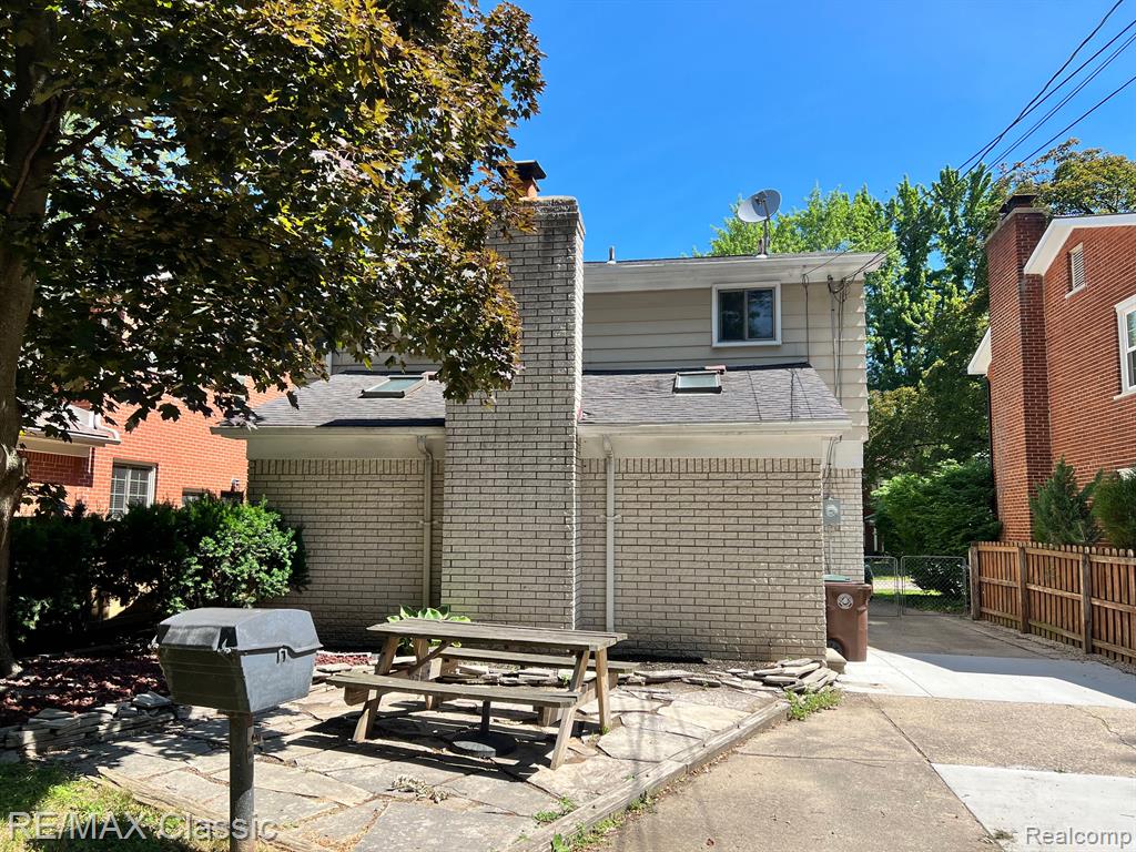 1953 Broadstone Road Grosse Pointe Woods, MI 48236 - Photo 34 of 43