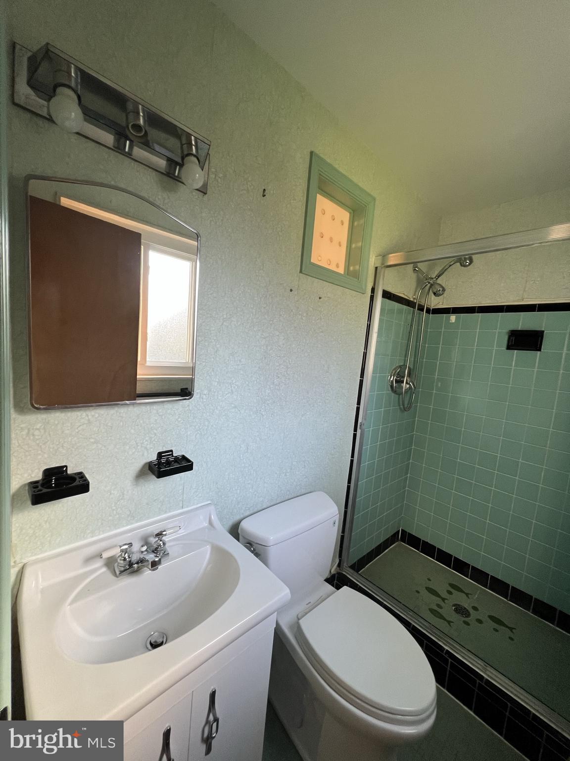 1801 Ladd Street Silver Spring, MD 20902 - Photo 8 of 16 Main bedroom bath