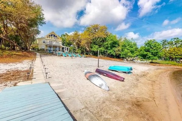 a view of a terrace with sky view