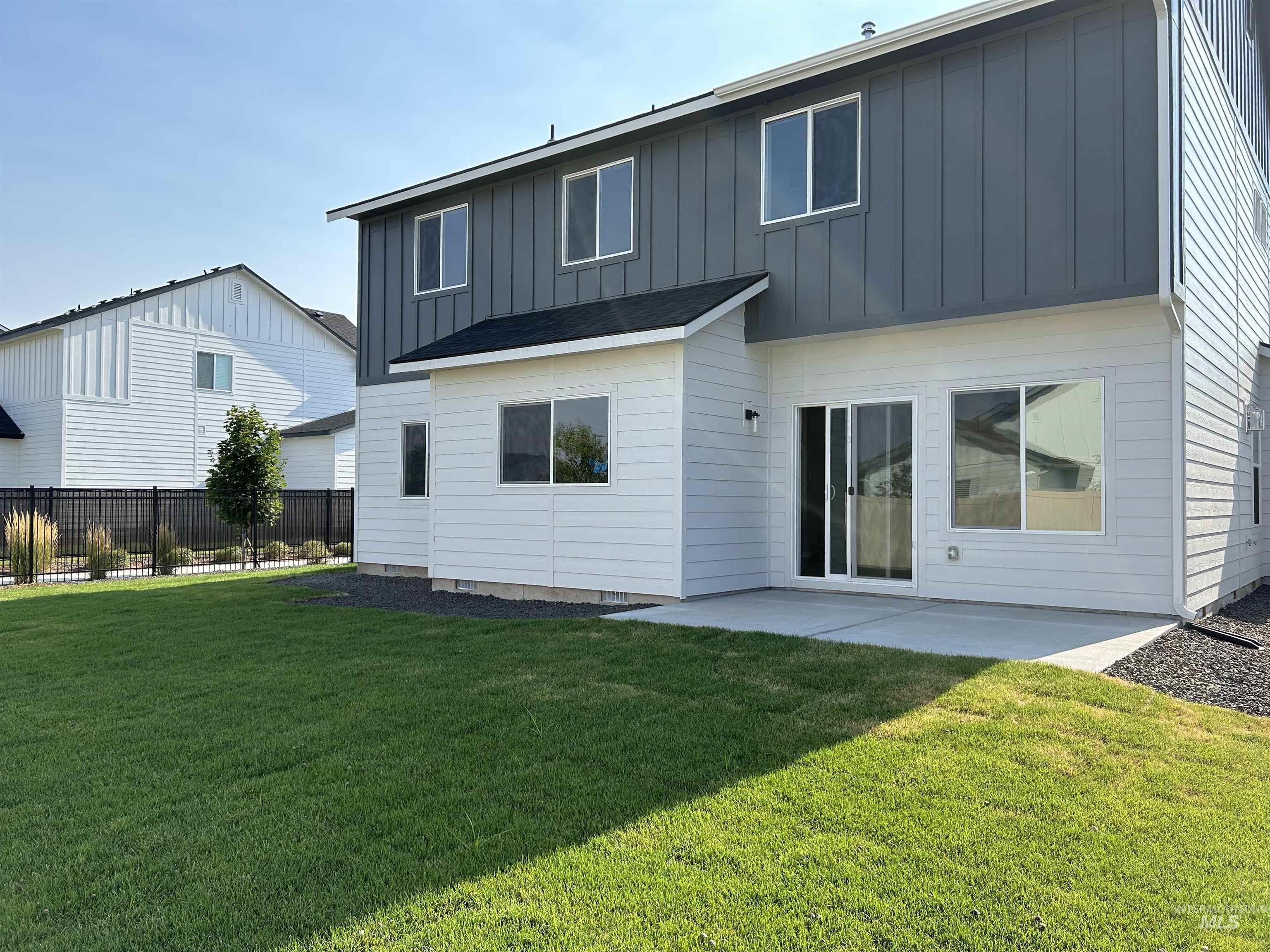 3039 South Alcamo Way Meridian, ID 83642 - Photo 2 of 20
