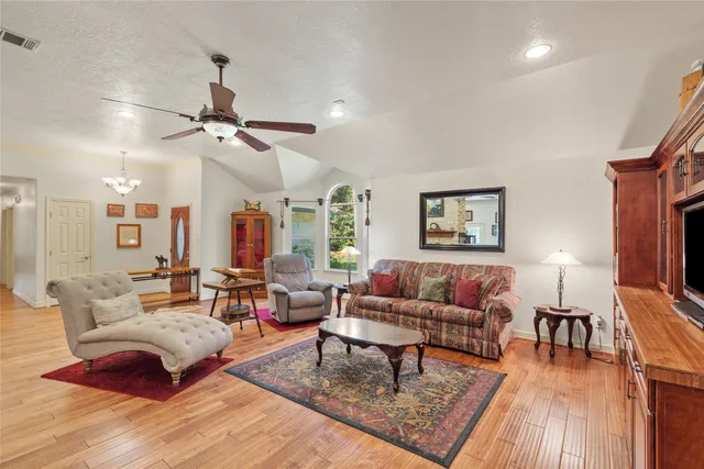 $1,000,000 | 32770 Willow Bend Lane, Waller, TX 77484