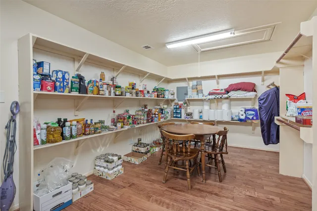 $1,000,000 | 32770 Willow Bend Lane, Waller, TX 77484