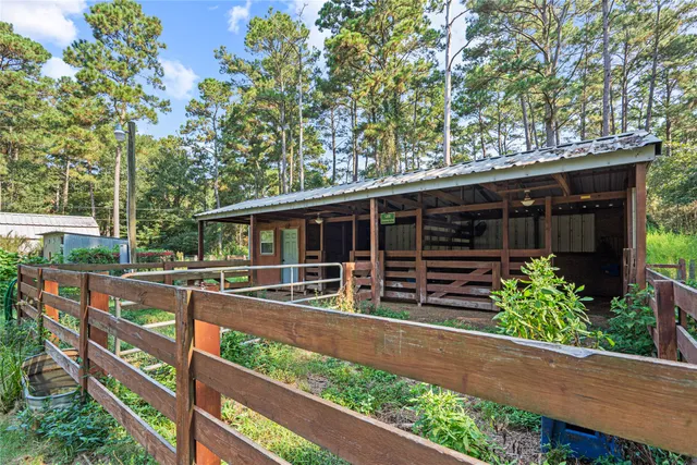 $1,000,000 | 32770 Willow Bend Lane, Waller, TX 77484