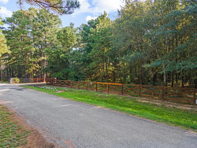 $1,000,000 | 32770 Willow Bend Lane, Waller, TX 77484