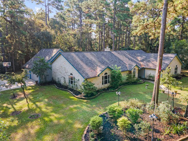 $1,000,000 | 32770 Willow Bend Lane, Waller, TX 77484