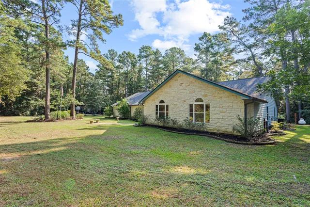 $1,000,000 | 32770 Willow Bend Lane, Waller, TX 77484