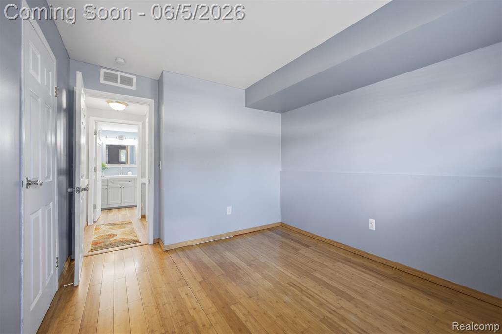 40435 Oak Tree Novi, MI 48375 - Photo 31 of 45