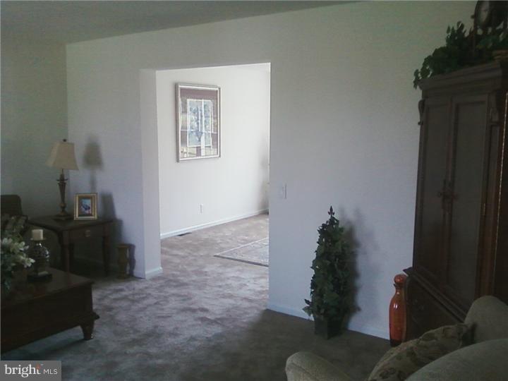335 Friendship Road Clarksboro, NJ 08020 - Photo 3 of 9 Living Room