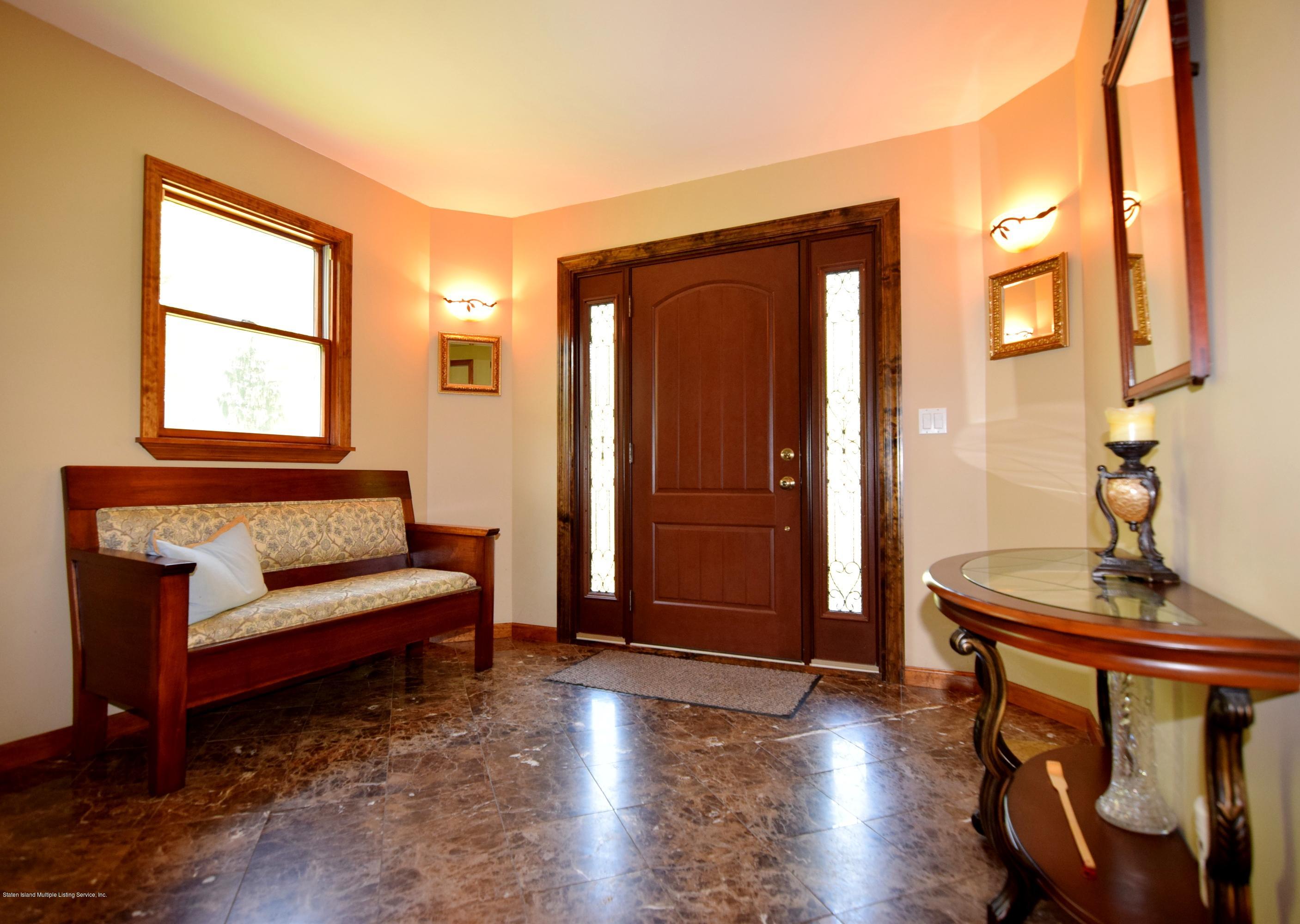 78 Dent Road Staten Island, NY 10308 - Photo 5 of 32 (5) Entry Foyer
