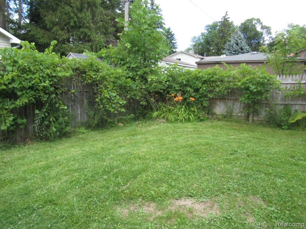 3854 Mapleleaf Road Waterford, MI 48328 - Photo 8 of 34 3854 MAPLELEAF WATERFORD , (56).jpg