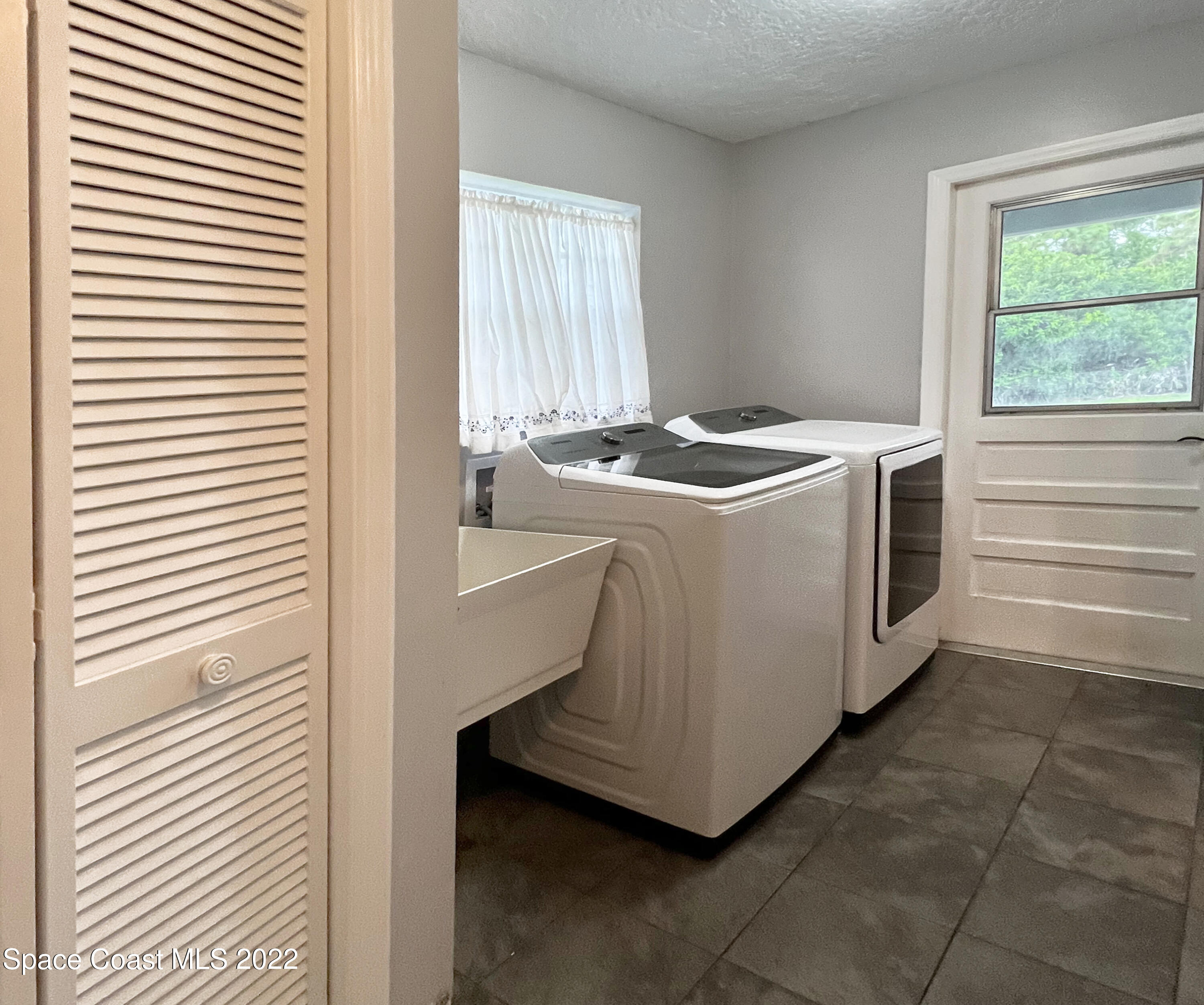 4030 Sparrow Hawk Road Melbourne, FL 32934 - Photo 42 of 46 a utility room with washer and dryer