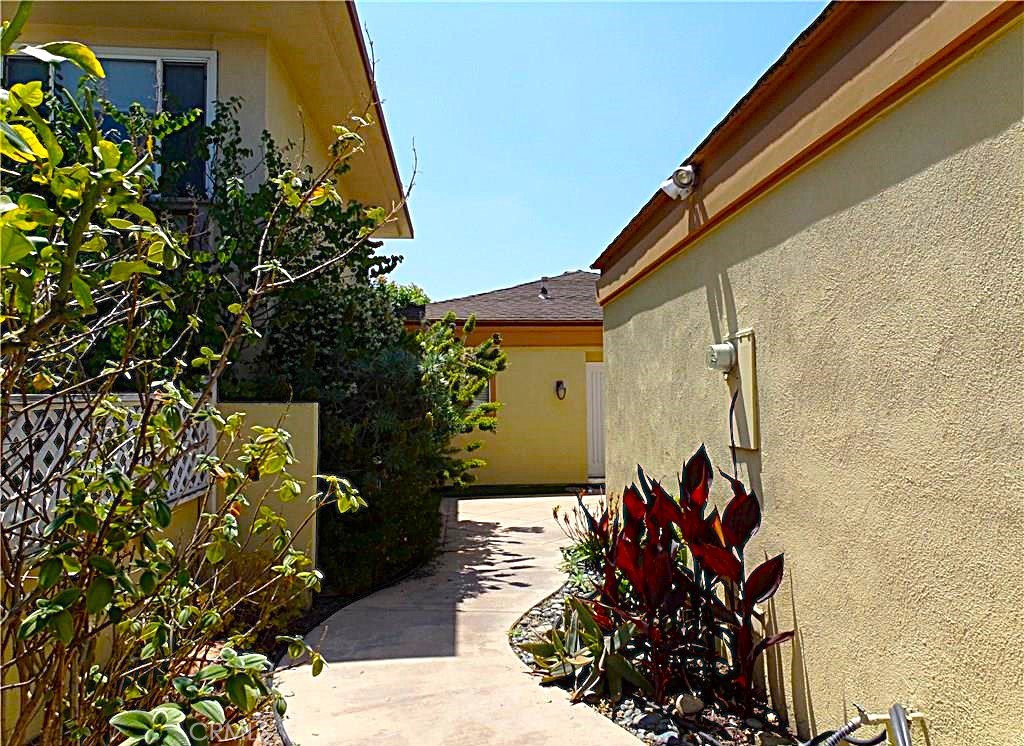 81 Seton Road Irvine, CA 92612 - Photo 3 of 21 House sits in the middle of the lot and away from entrance