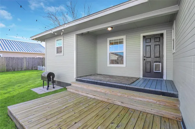 $295,000 | 271 East Houston Street, Van Alstyne, TX 75495