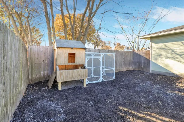 $295,000 | 271 East Houston Street, Van Alstyne, TX 75495