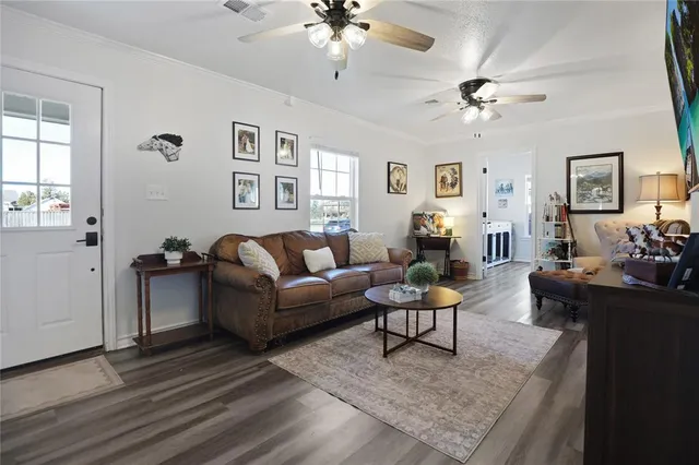 $295,000 | 271 East Houston Street, Van Alstyne, TX 75495