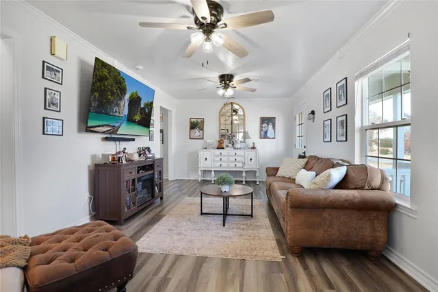 $295,000 | 271 East Houston Street, Van Alstyne, TX 75495