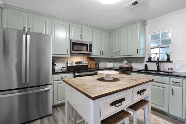 $295,000 | 271 East Houston Street, Van Alstyne, TX 75495