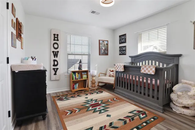 $295,000 | 271 East Houston Street, Van Alstyne, TX 75495