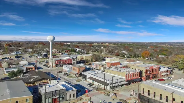 $295,000 | 271 East Houston Street, Van Alstyne, TX 75495