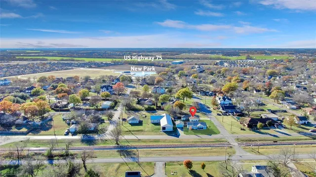 $295,000 | 271 East Houston Street, Van Alstyne, TX 75495