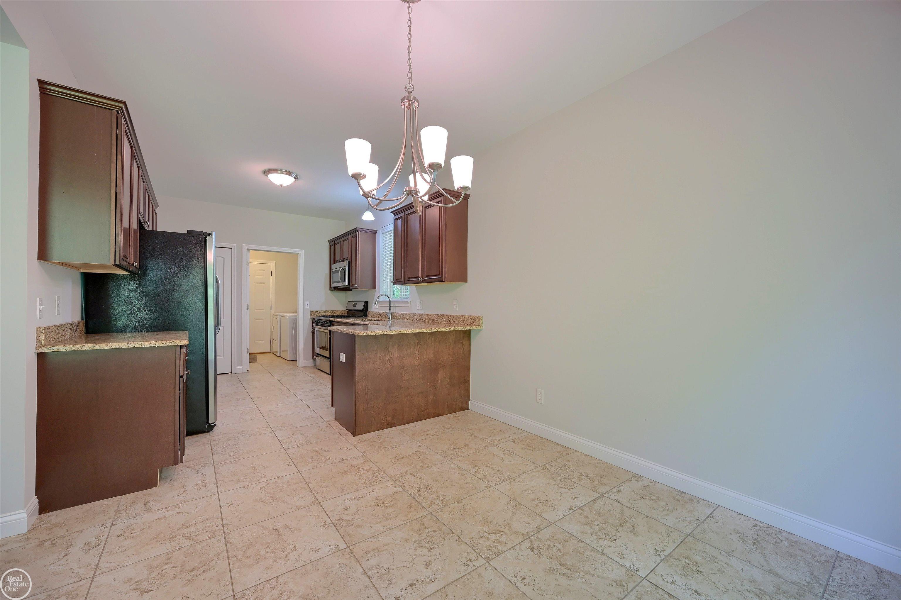 8199 22 Mile Road, Unit RIGHT SIDE ) Utica, MI 48317 - Photo 9 of 59
