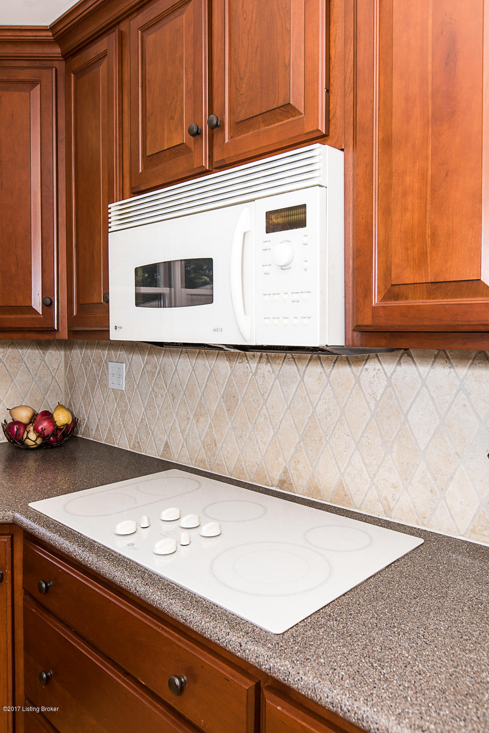 4105 Roxbury Road Louisville, KY 40218 - Photo 26 of 57 Microwave and cooktop