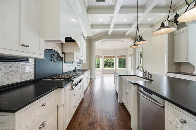 $12,900,000 | 2263 Coach House Lane, Naples, FL 34105