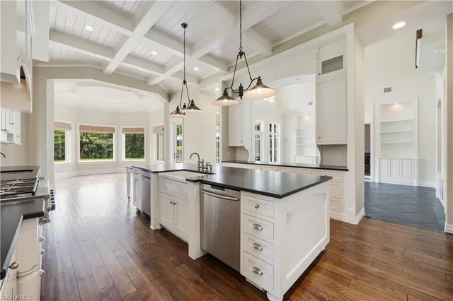 $12,900,000 | 2263 Coach House Lane, Naples, FL 34105