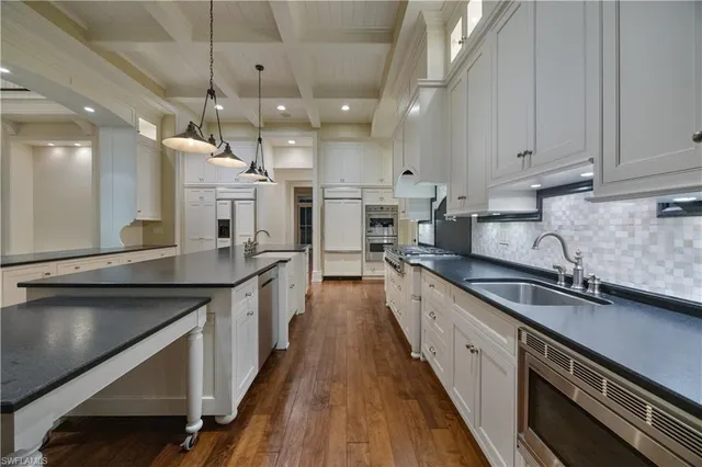 $12,900,000 | 2263 Coach House Lane, Naples, FL 34105