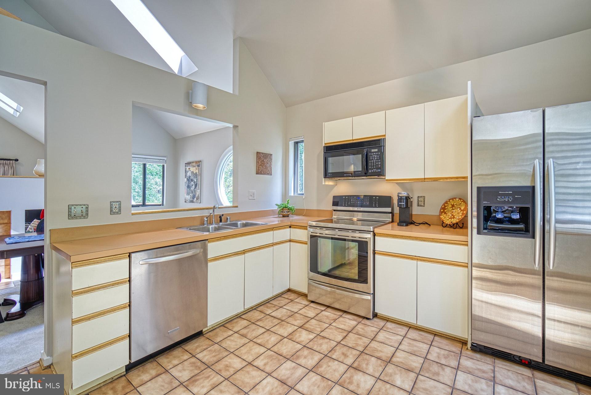 11517 Turnbridge Lane Reston, VA 20194 - Photo 8 of 45 Kitchen