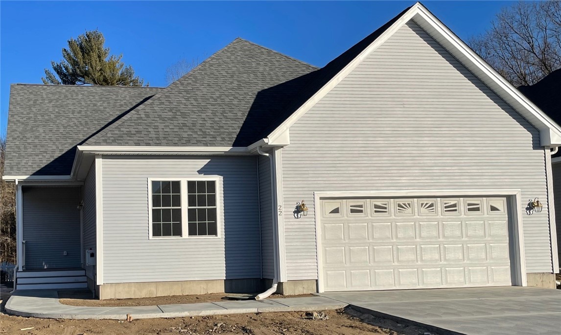 22 Leighas Lane, Unit 107 Coventry, RI 02816 - Photo 1 of 9