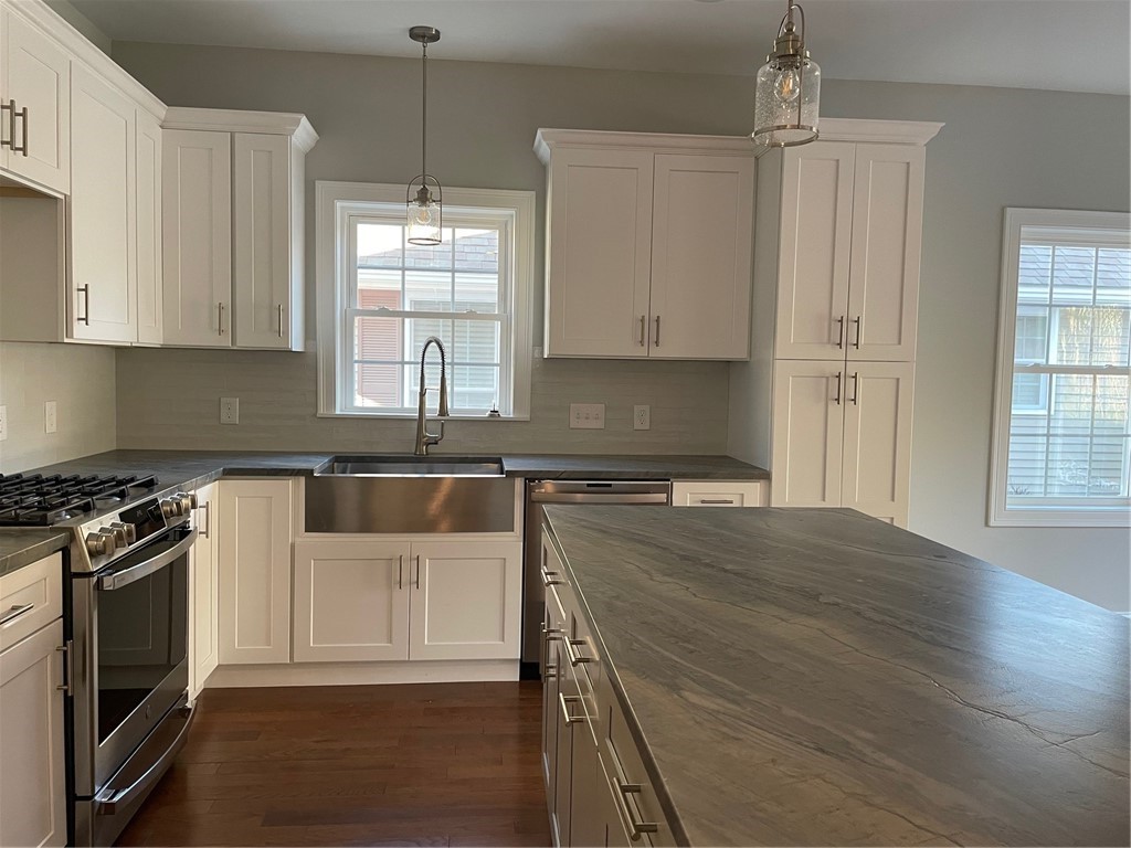 22 Leighas Lane, Unit 107 Coventry, RI 02816 - Photo 2 of 9