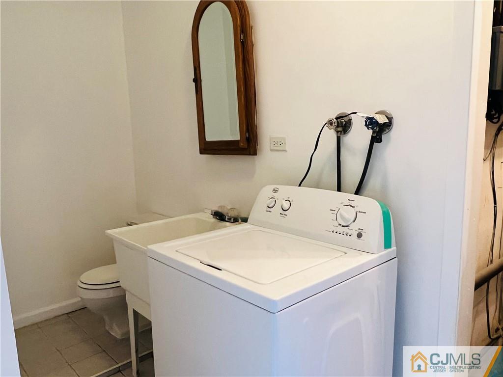 55 Glenville Road Edison, NJ 08817 - Photo 24 of 28 a utility room with dryer and washer