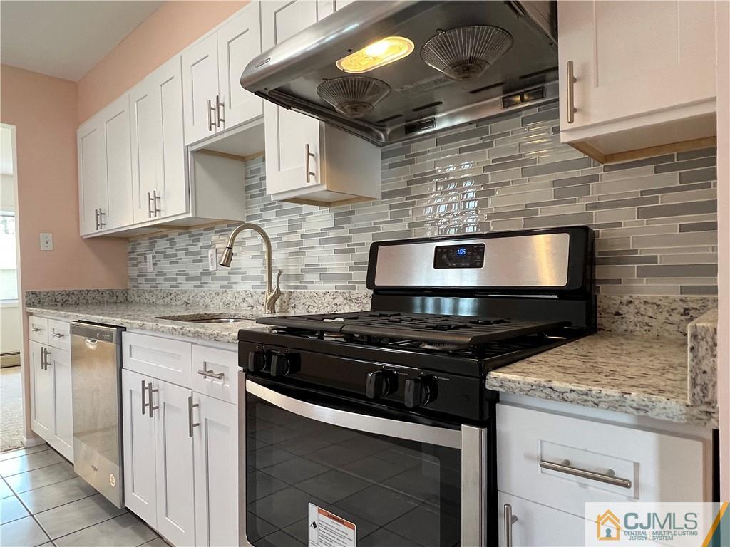 55 Glenville Road Edison, NJ 08817 - Photo 5 of 28 a kitchen with stainless steel appliances granite countertop a stove and a granite counter tops