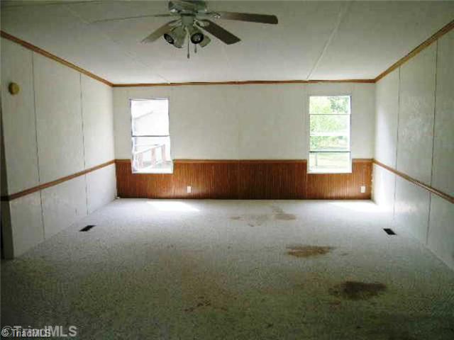 240 Snider Road Lexington, NC 27292 - Photo 4 of 11 Living Room.